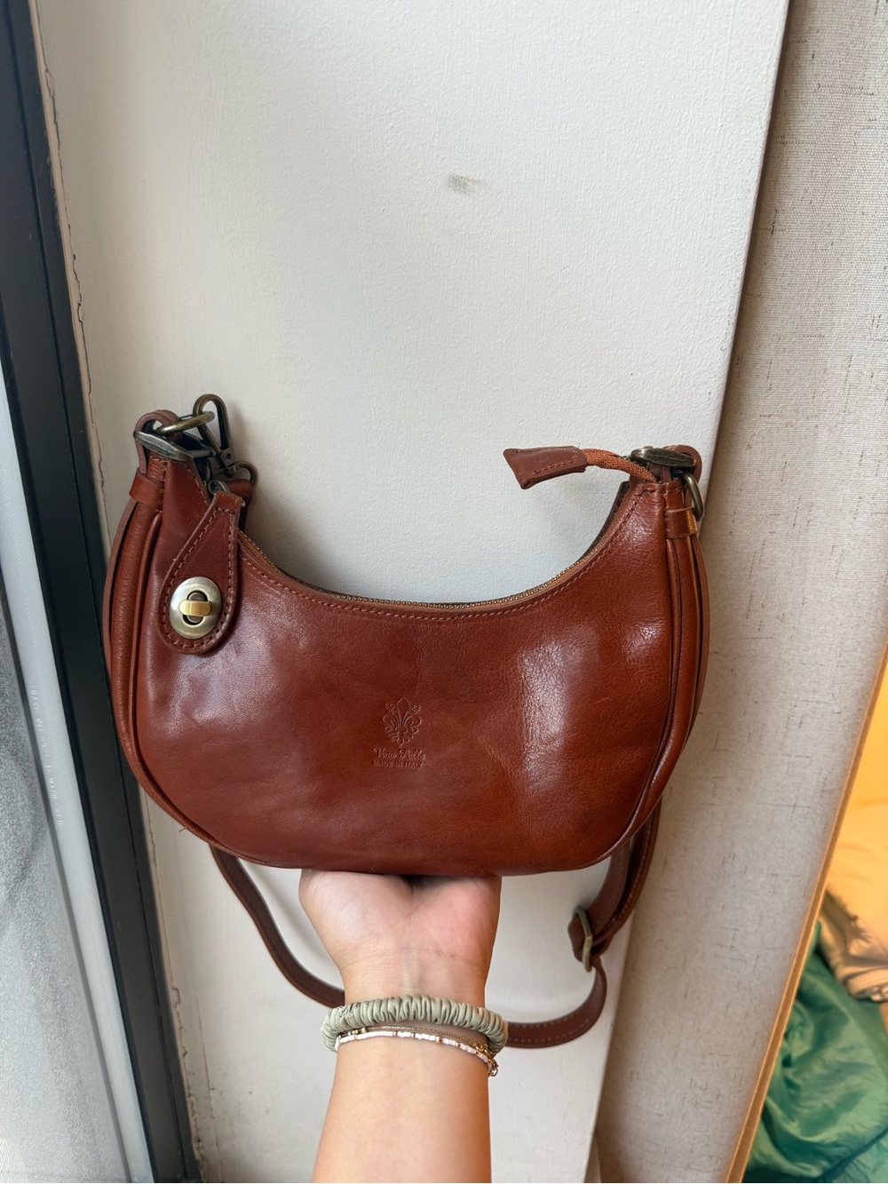 Cognac crescent crossbody bag (Made in Italy)